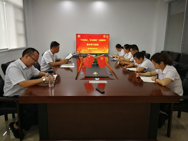 党员集中学习_副本.jpg
