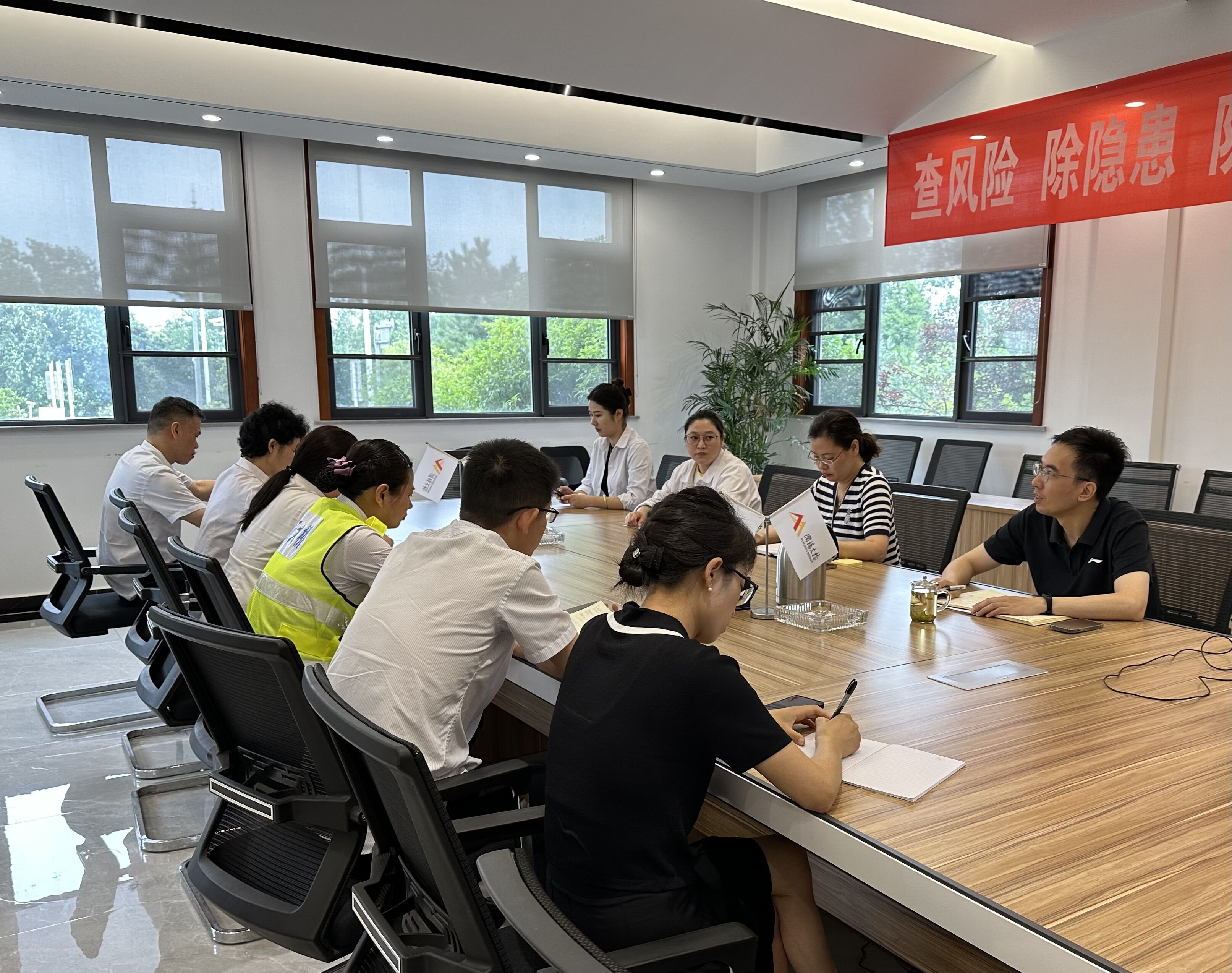 专题会议.jpg