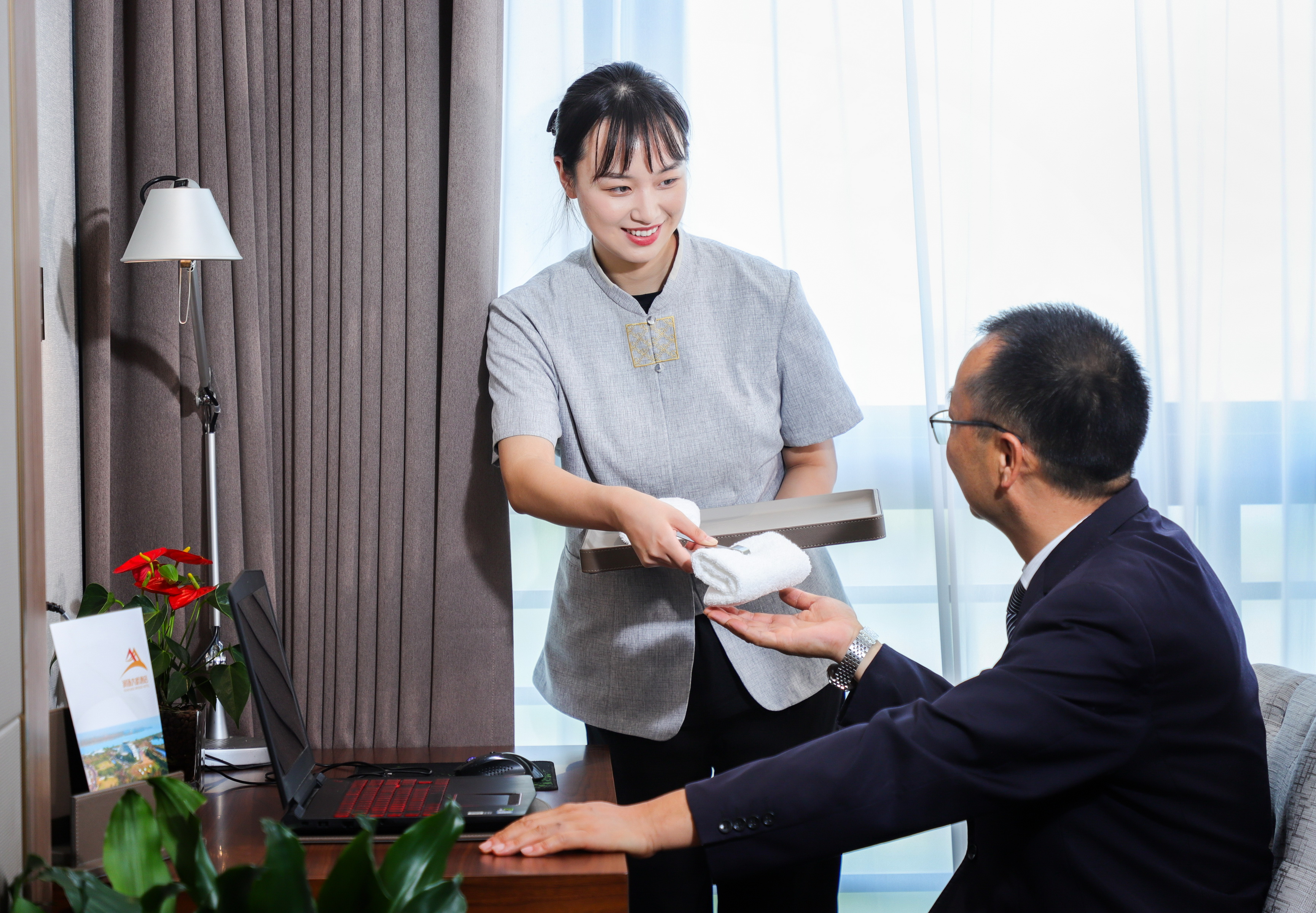 1.温馨服务.jpg