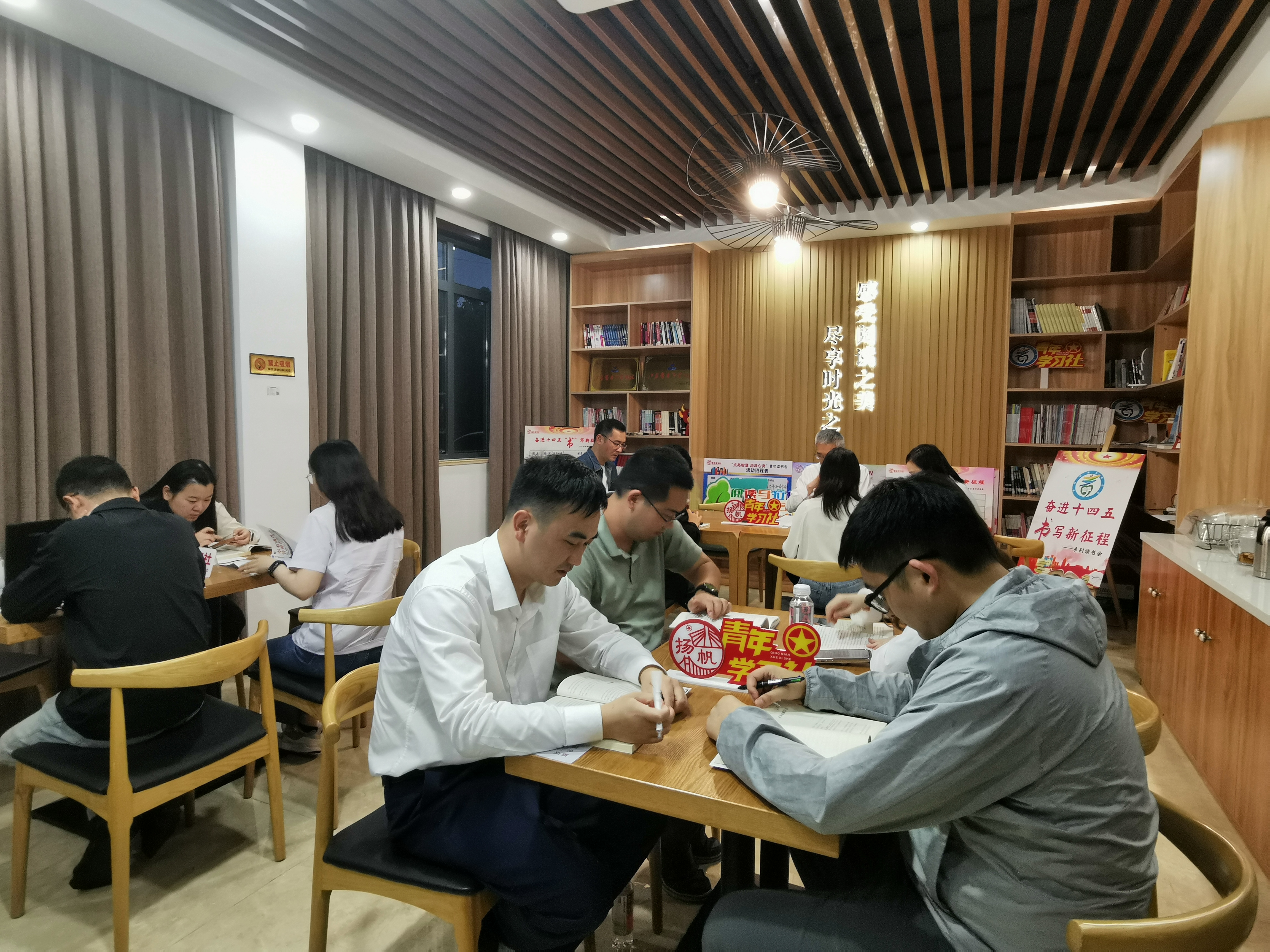 读书会配图 (4).jpg