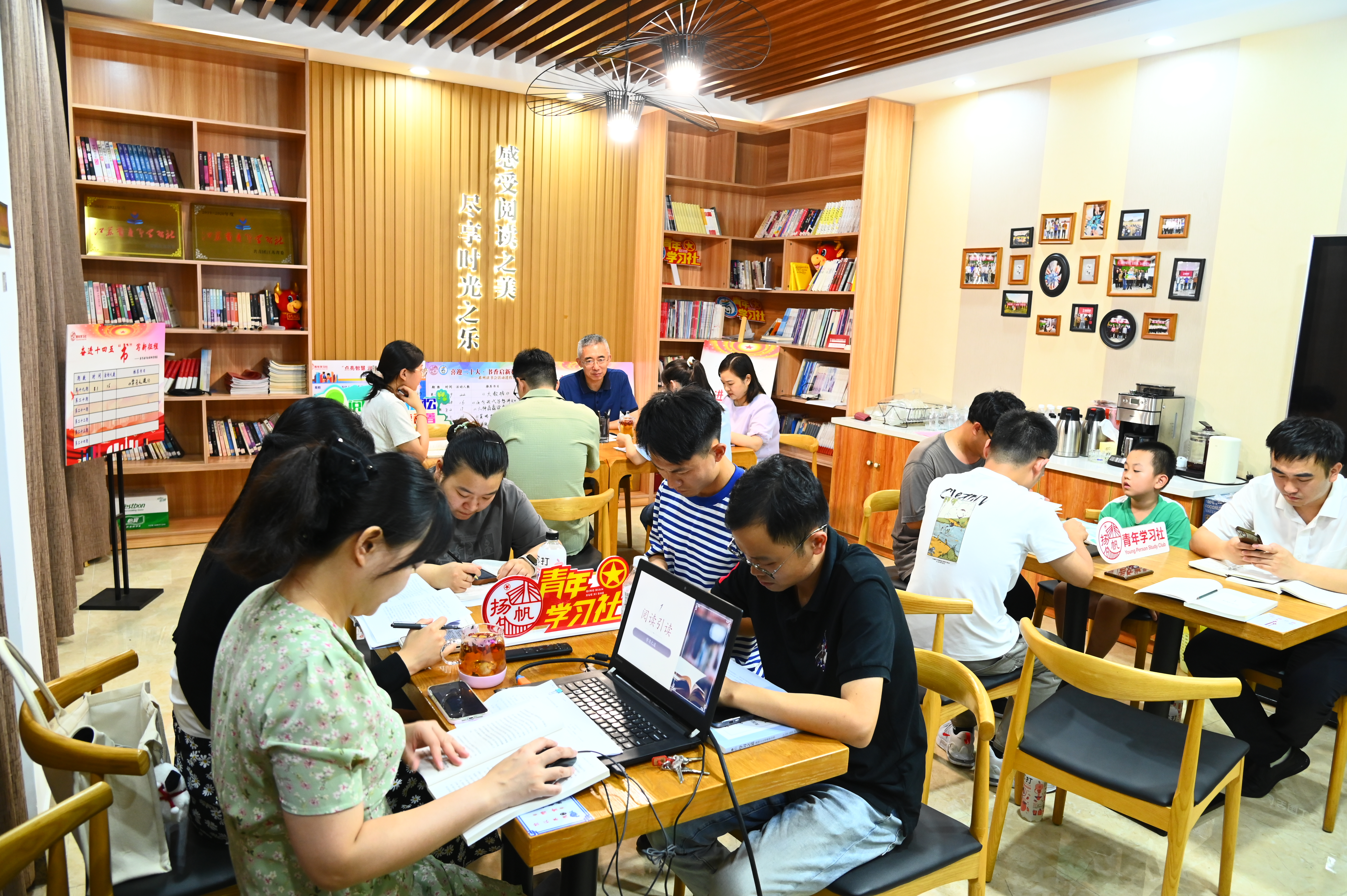 读书会照片1.jpg