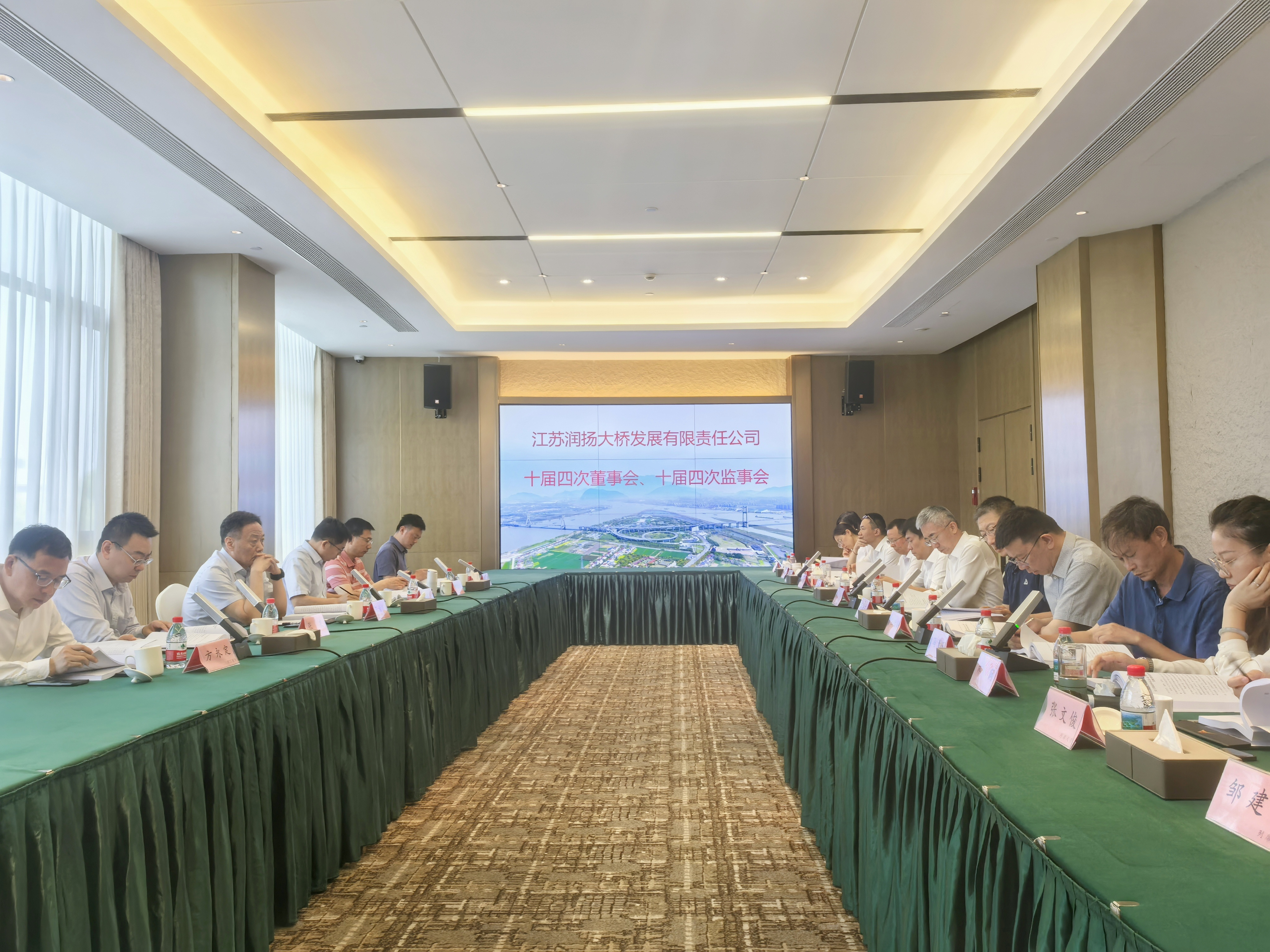 董事会1.jpg