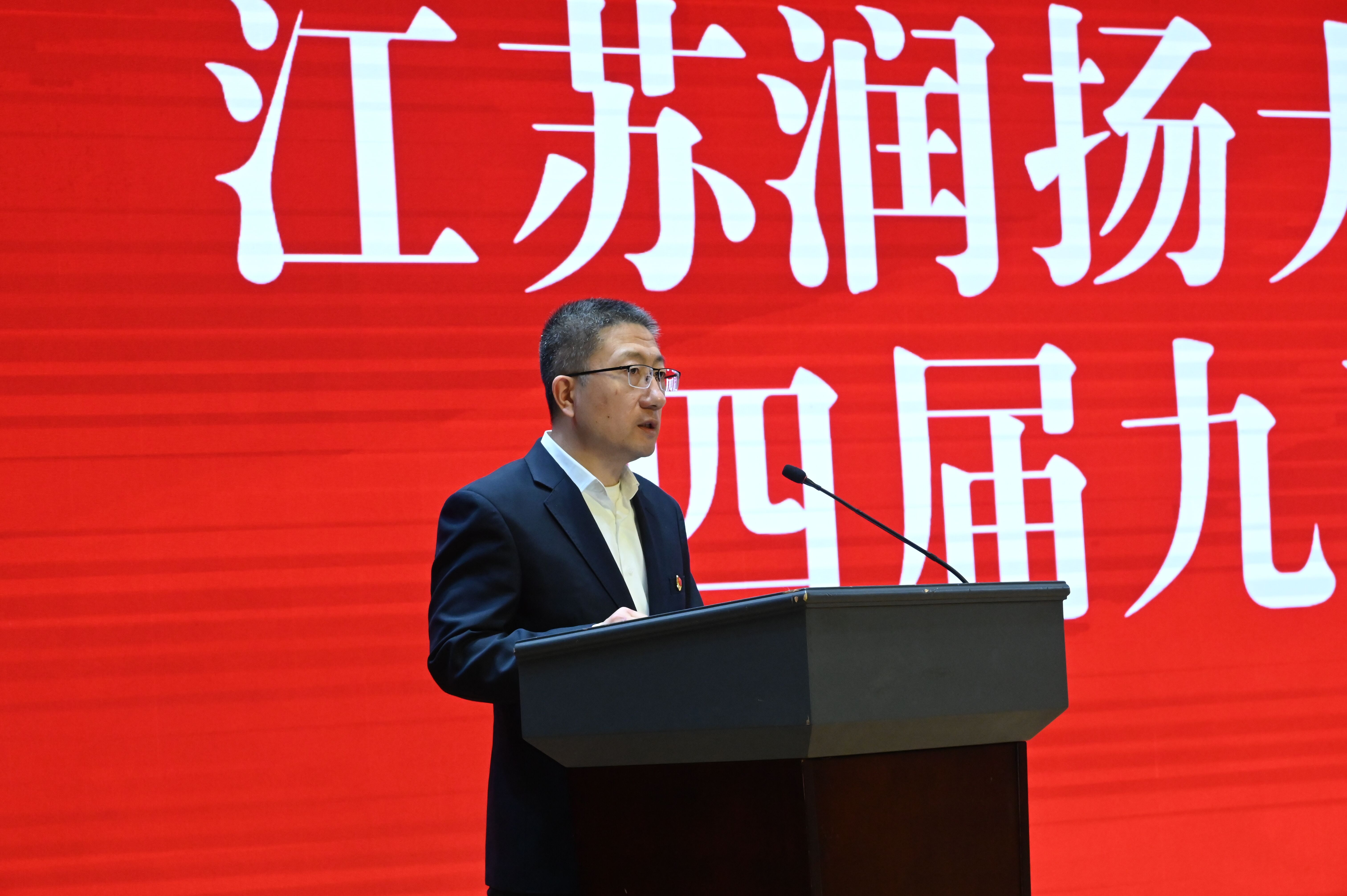 孙总作报告.jpg